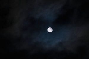 满月 月亮 云 夜晚 黑暗 4k壁纸 3840x2160