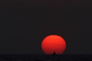 日落 太阳 大海 船 地平线 4k壁纸 3840x2160