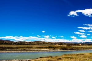 唯美西藏湖畔旅游背景图