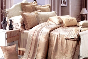 高贵大气金色床上四件套图