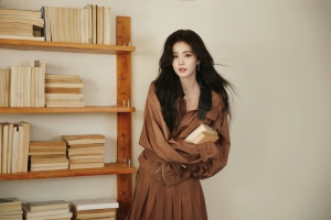 白鹿棕色套装5K高清美女壁纸4K图片5000x3333免费下载