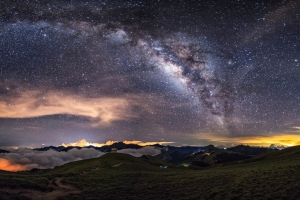 山 云 银河系 星空 7K风景壁纸