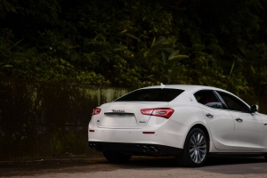  maserati ghibli maserati 汽车 白色 侧视图 4k壁纸 3840x2160