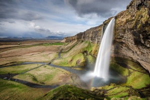 冰岛塞里雅兰瀑布(Seljalandsfoss)4k风景壁纸