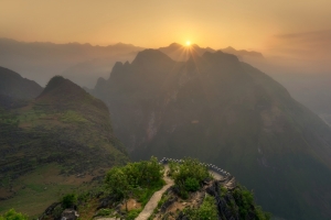 越南的山地壮观日出风景4k壁纸