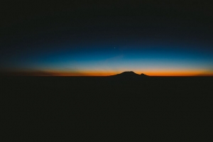 山 地平线 日落 黑暗 夜间 4k壁纸 3840x2160
