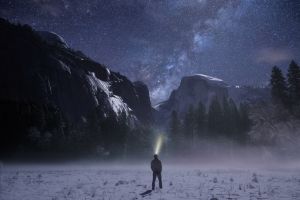 晚上 山 星空 观察者 4K图片
