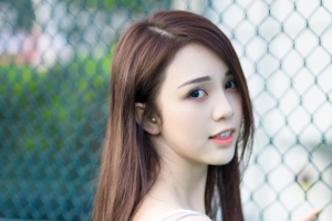 网球场可爱长发美女3440x1440壁纸
