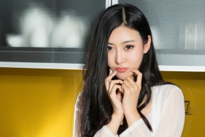长发美女周子瑶4K壁纸
