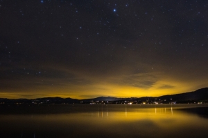美国加利福尼亚州 太浩湖 夜晚 星空 4K风景壁纸