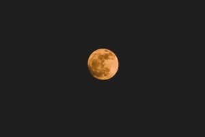 月亮 满月 夜晚 天空 黄色 4k壁纸 3840x2160