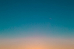 海上夕阳西下的美景