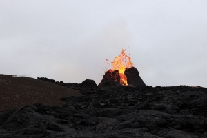 火山 熔岩 喷发 热 喷涂 4k壁纸 3840x2160