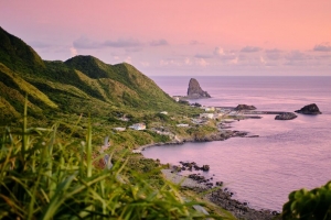 岩石 斜坡 海岸 草地 日落 4k壁纸 3840x2160