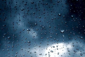 质感深蓝色玻璃雨珠背景