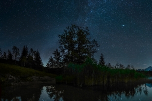 星空山湖泊倒影夜景5120x1440带鱼屏双屏高清壁纸免费下载
