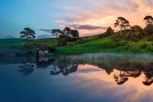 霍比屯(Hobbiton)新西兰宁静的早晨3440x1440风景壁纸
