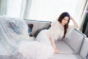 克拉女神百琳 唯美白色婚纱裙子4k美女高清壁纸