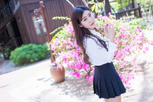 长发 短裙美女 程小烦不烦4K壁纸