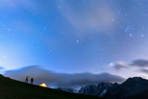 星空 旅行 宿营 高山 4k风景壁纸3840x2160