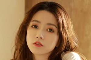 王秋紫 长发可爱美女4k手机壁纸竖屏
