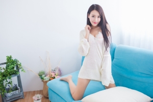 白色毛衣裙 王曼妮好Q 4K壁纸