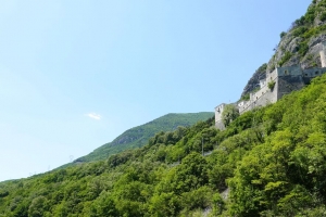 山脉 城堡 树木 风景 4k壁纸 3840x2160
