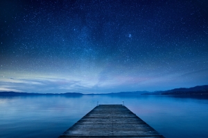 星空风景夜晚湖畔码头高清壁纸3200x2000免费下载