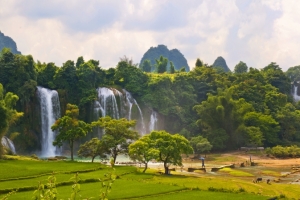 越南瀑布风景4K图片