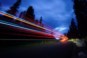 光 运动 长曝光 夜晚 道路 转向 4k壁纸 3840x2160