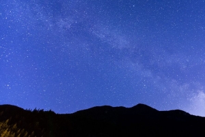 山丘 剪影 星空 夜晚 黑暗 天空 4k壁纸 3840x2160