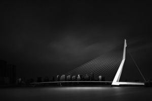 黑白夜晚建筑背景高清图片