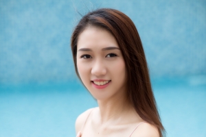 可爱女孩 年轻 时尚 长发美女 粉色连衣裙4K壁纸
