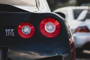 日产gt-r 日产 汽车 跑车 黑色 后视 4k壁纸 3840x2160