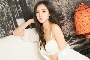 克拉女神姜璐 白色睡衣美女4k壁纸