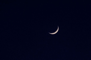 月亮 天空 夜晚 黑色 极简主义 黑暗 4k壁纸 3840x2160