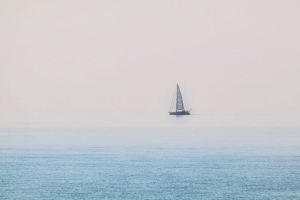 船 帆 海 极简主义 4k壁纸 3840x2160