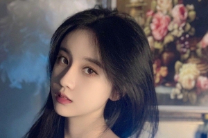 杨清柠全面屏手机壁纸