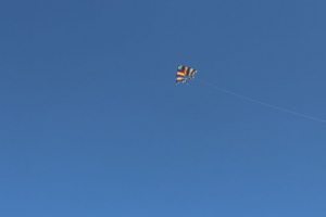 风筝 天空 飞行 极简主义 蓝色 4k壁纸 3840x2160