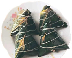 端午节盘中的粽子