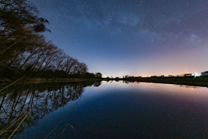 湖泊 树木 剪影 夜晚 星空 4k壁纸 3840x2160