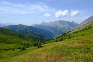 山脉 山谷 草坪 草地 树木 风景 4k壁纸 3840x2160