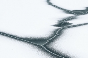 冰 雪 缝隙 极简主义 4k壁纸 3840x2160