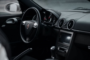 保时捷cayman s 保时捷 汽车 沙龙 黑色 方向盘 4k壁纸 3840x2160