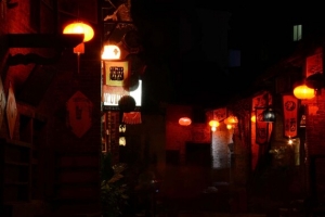 红色复古中国风古镇海报背景