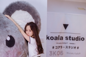 日系可爱长发苗条美女4K壁纸