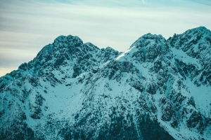 山脉 雪 山峰 斜坡 4k壁纸 3840x2160