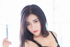 黑色连衣裙性感美女许诺4k手机壁纸