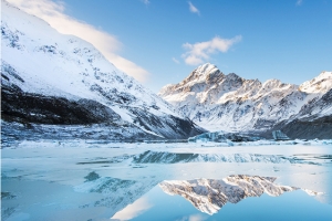雪山海报背景