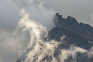 岩石 山 雾 树 4k壁纸 3840x2160